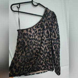 Express on shoulder top sequine